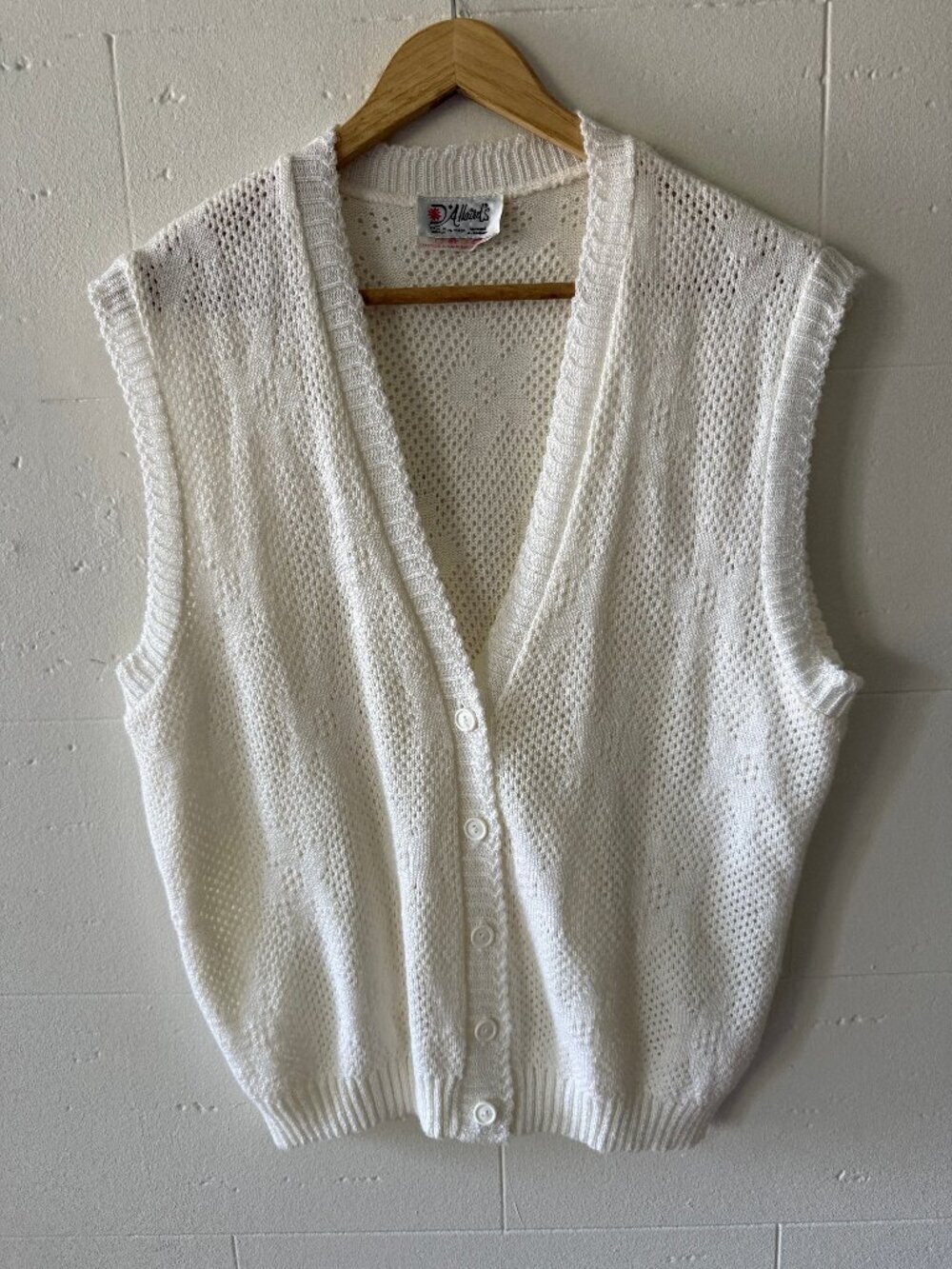 Vintage D'Allaird's | 90s White Knit Sweater Vest Cozy Cottagecore| Large